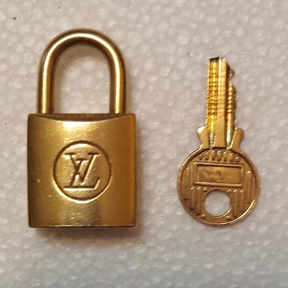 Louis Vuitton Vintage EUC Lock 🔐 and Key #202 - Picture 12 of 15